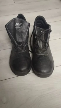 Робочі черевики з металевим носком, розмір 42.