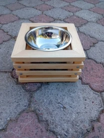 Годівниця для невеликих собак, беспечна з мисочкою.