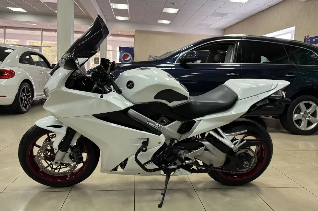 Honda VFR800 V4 16V 6МКПП 2014 р.в. (106 к.с.) 2