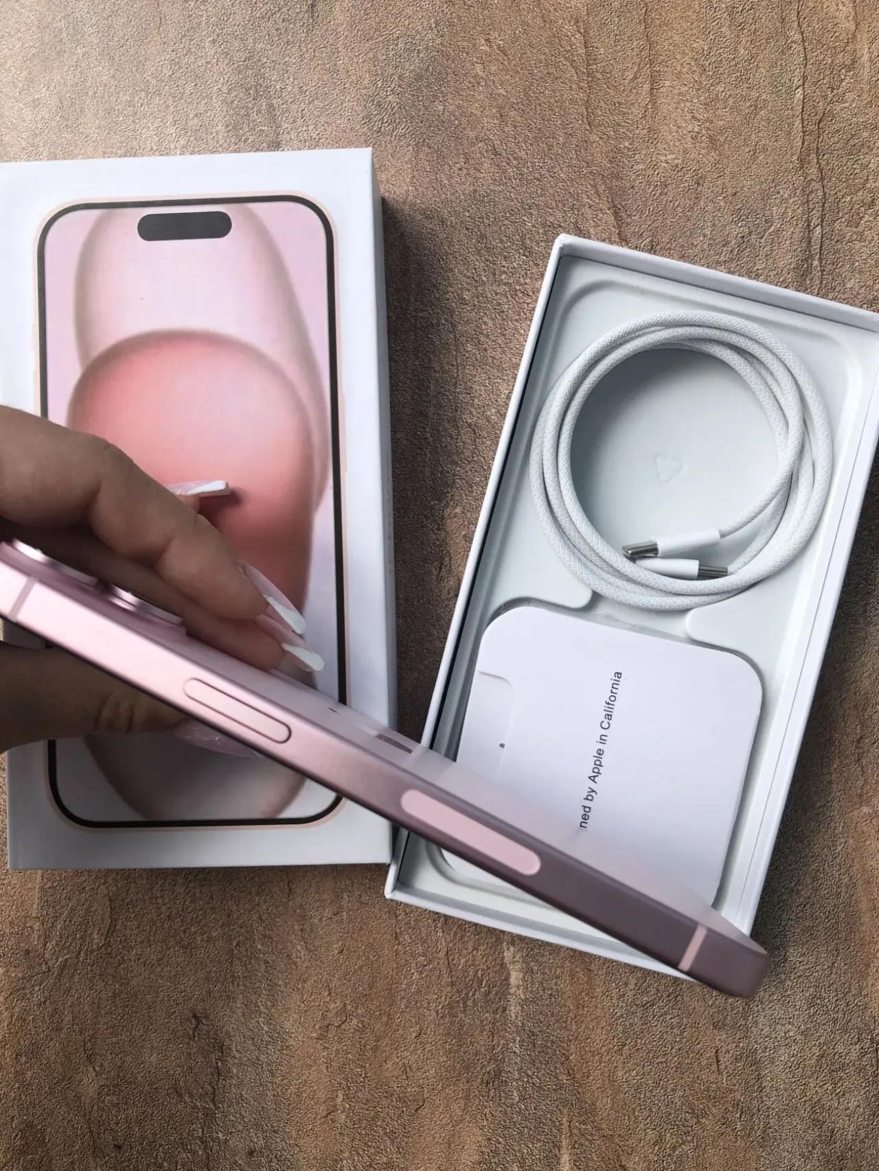 iPhone 15 НОВИЙ на 128Гб Pink Neverlock 4