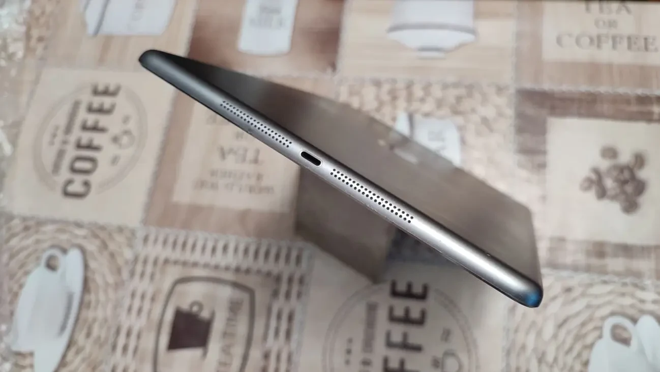 Продам планшет Apple iPad Air Wi-Fi 1/16GB, стан. 3