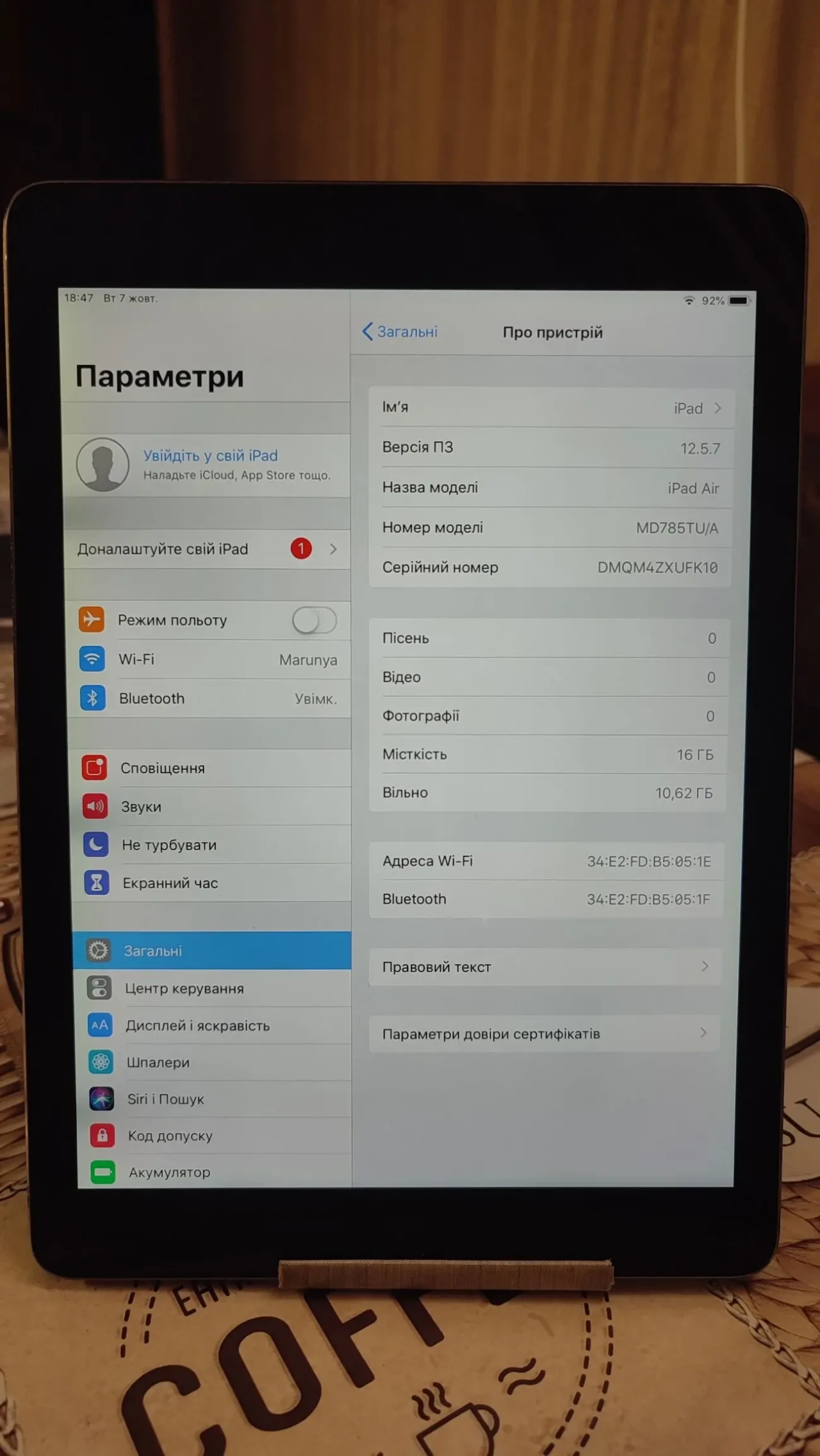 Продам планшет Apple iPad Air Wi-Fi 1/16GB,гарний стан. 8