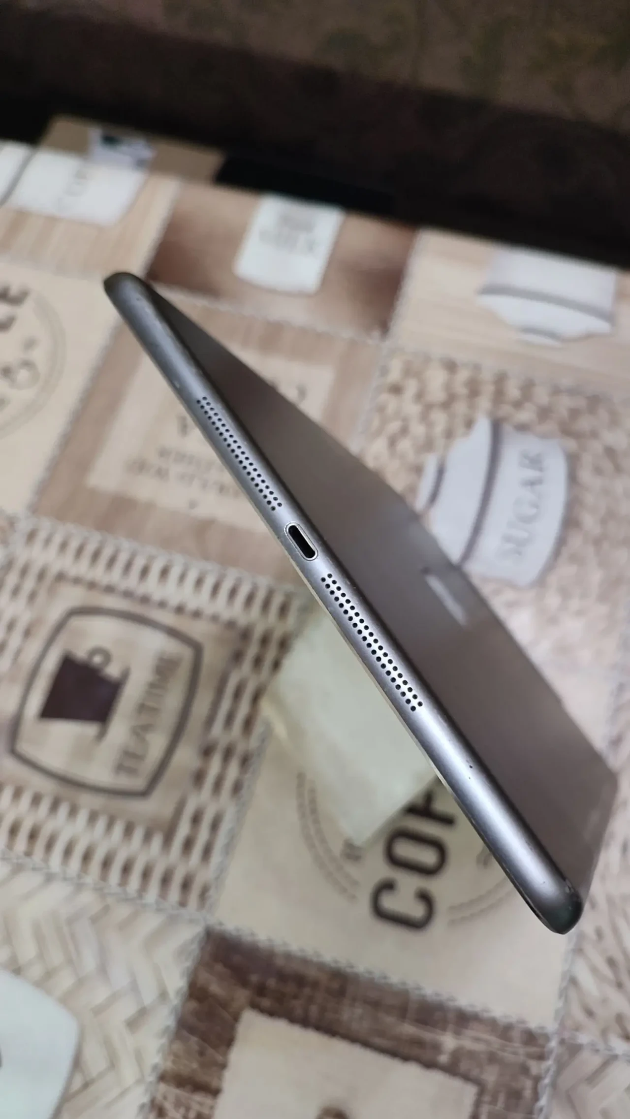 Продам планшет Apple iPad Air Wi-Fi 1/16GB,гарний стан. 4