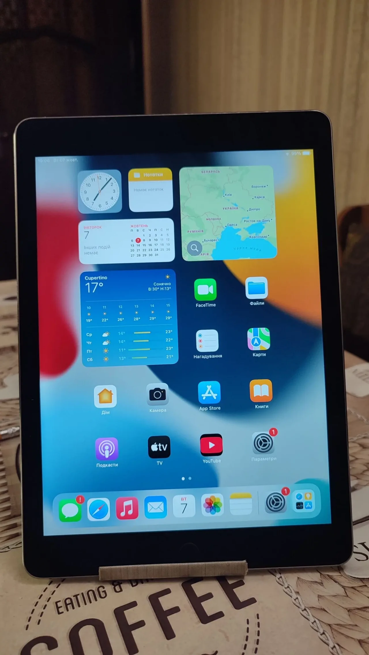 Продам планшет Apple iPad Air 2 Wi-Fi 2/16GB,гарний стан.