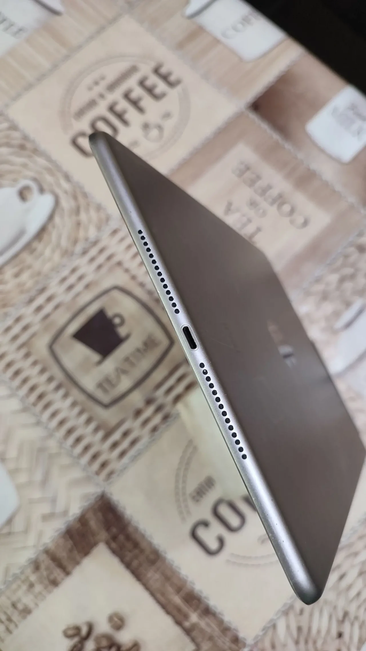 Продам планшет Apple iPad Air 2 Wi-Fi 2/16GB,гарний стан. 3