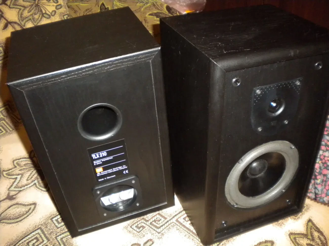 Колонки JBL фирменные.пассивные. 2