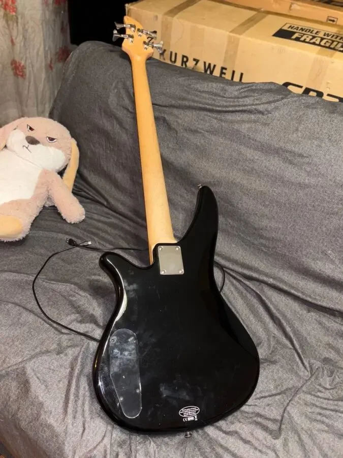 Yamaha RBX270J 4-струнна бас-гітара 5