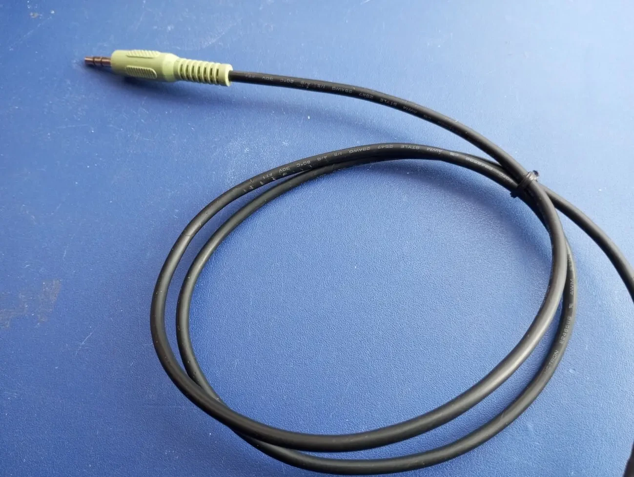 Аудио кабель AUX миниджек 3,5 мм для колонок 1 метр стерео 3