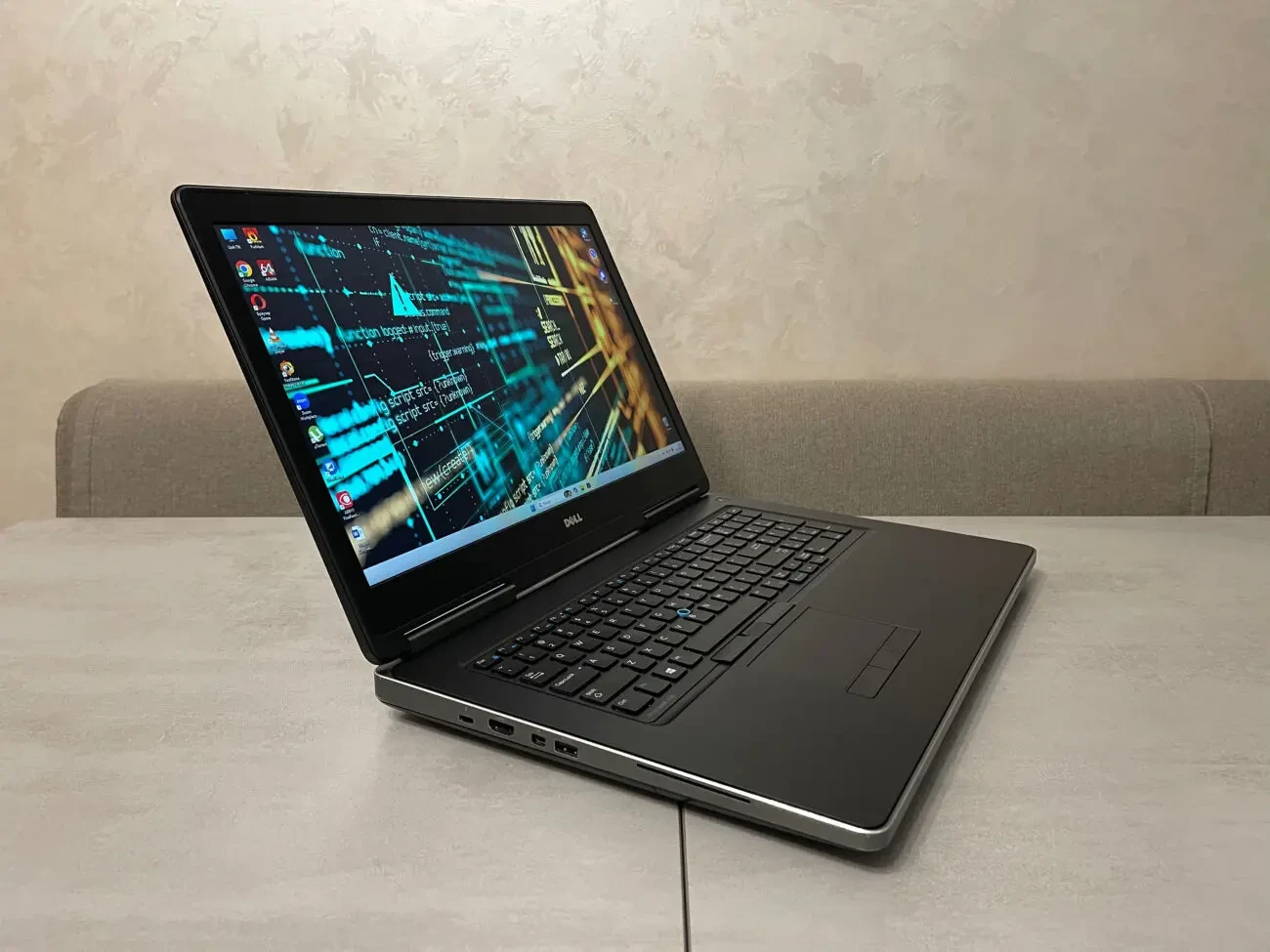 Dell Precision 7720, 17,3, i7-6820HQ, 16GB, 256GB 1TB, Nvidia 6GB 3