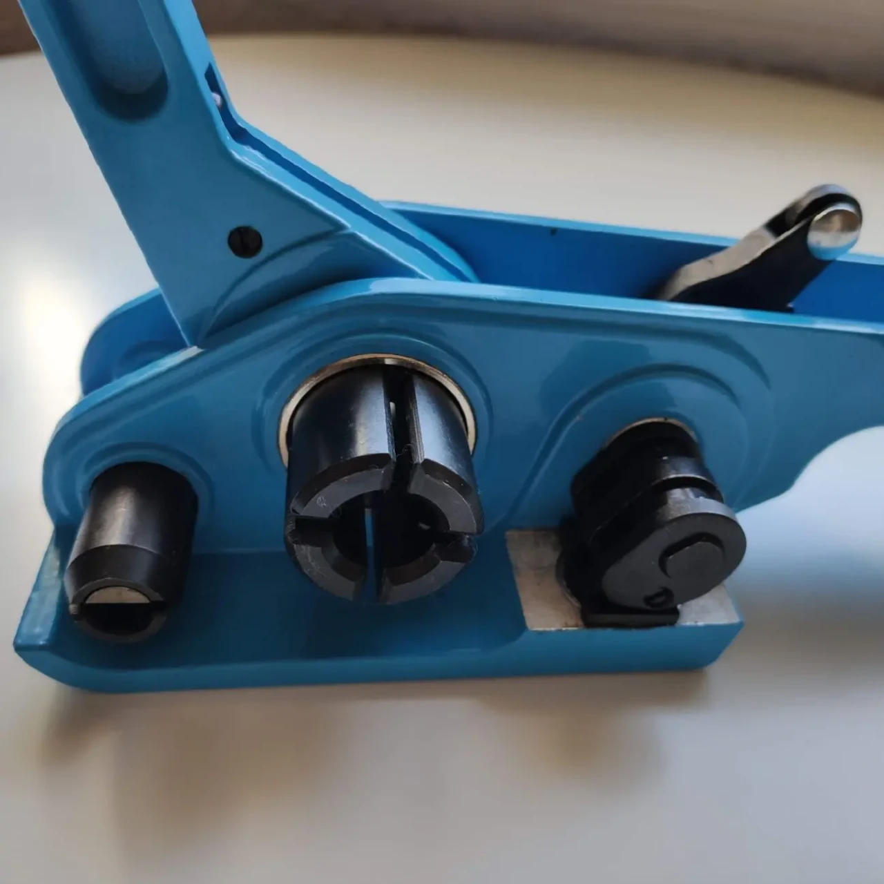 Обладнання для затягування вантажу на піддоні, палеті. Натягувач 2