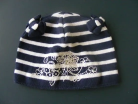 Демісезонна шапочка для дівчинки