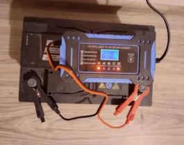 Інтелектуальний зарядний пристрій для автомобільного акумулятора