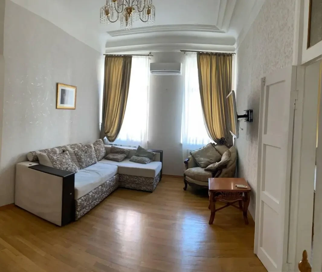 Продам 3к квартиру в центре (Каскад Плаза)