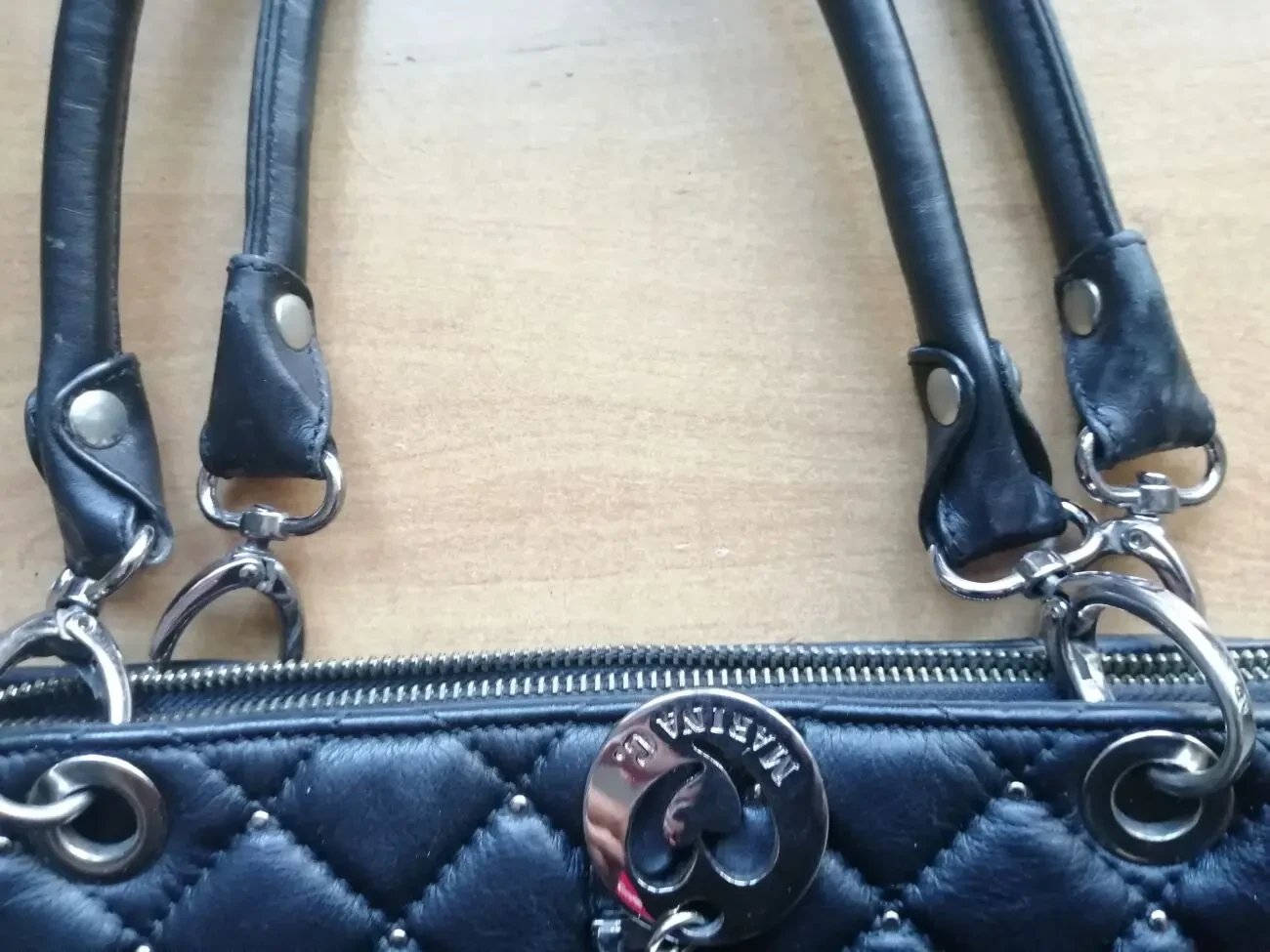 Женская кожаная черная сумка MARINA C 6