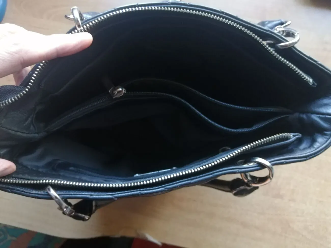 Женская кожаная черная сумка MARINA C 5