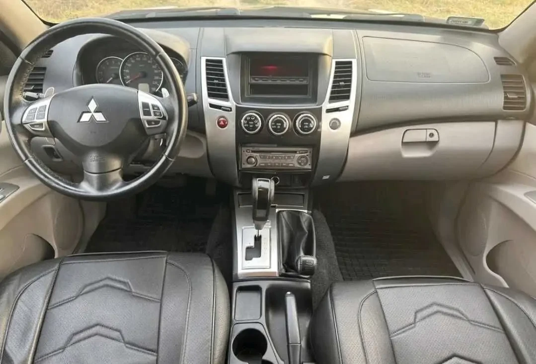 Mitsubishi Pajero Sport для військових 7