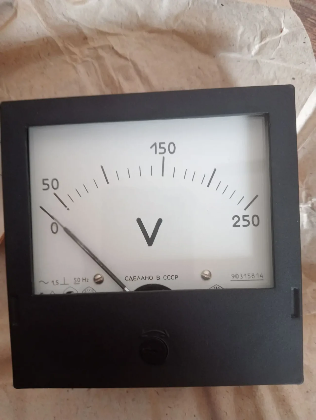 Вольтметр е365-1