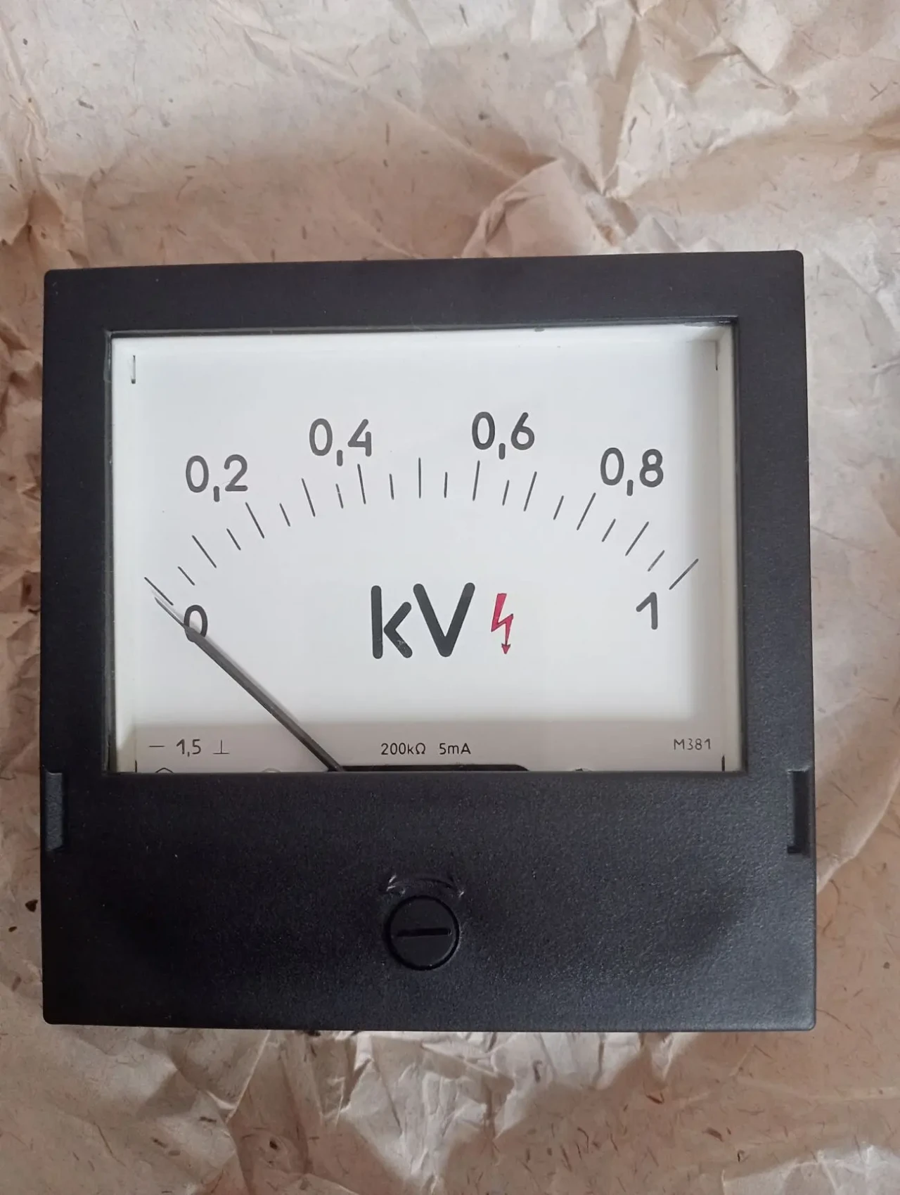 Вольтметр м 381 на 1 кВт