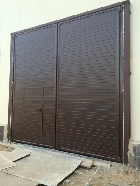 Промышленные ворота любого размера. Распашные и откатные.