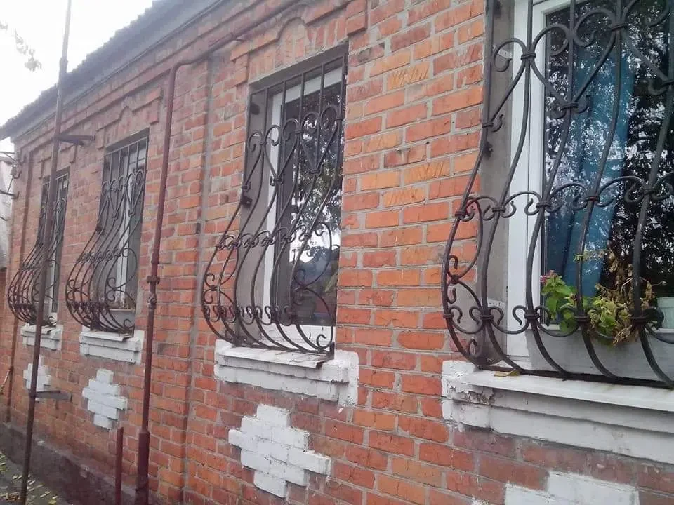 Кованые решетки на окна, двери, балконы. Любая форма и покраска. 2