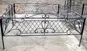 Сварные и кованые оградки, кресты, столы, лавки на кладбище. 2