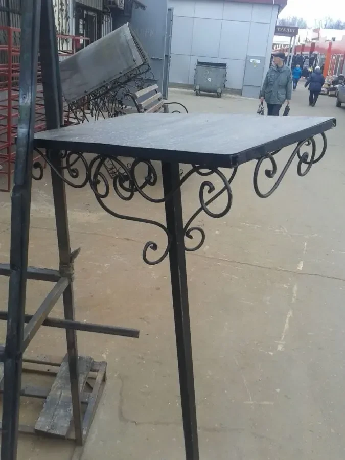 Сварные и кованые оградки, кресты, столы, лавки на кладбище. 9