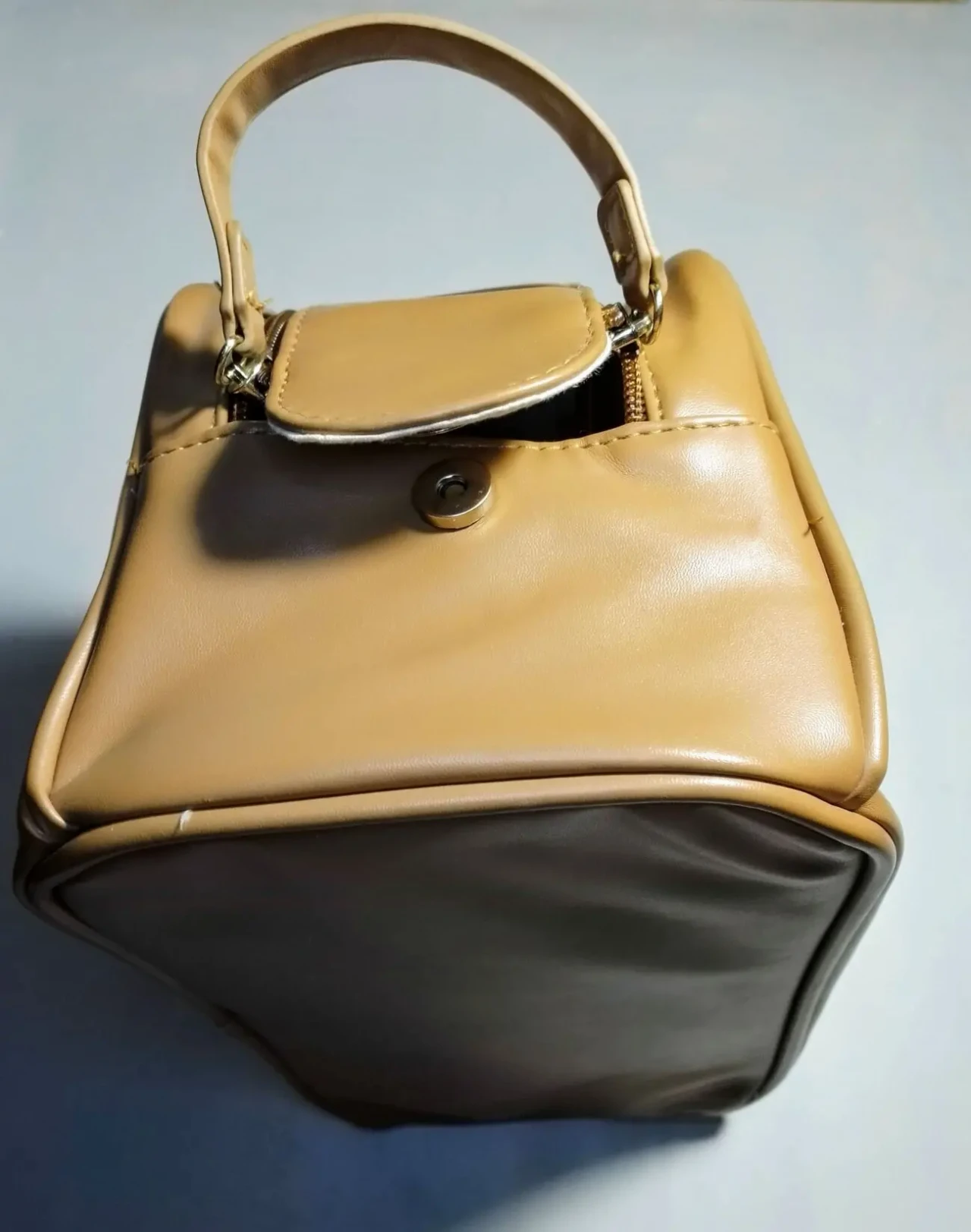 Бежевая косметичка кожа 25 см двойная молния, карманы, ручка, магнит 3