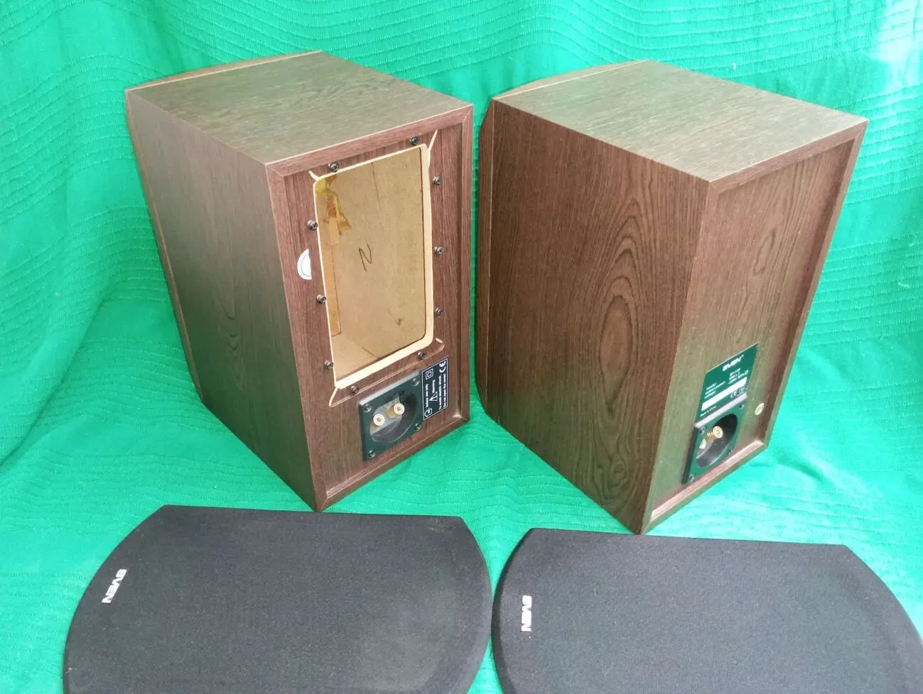 Корпусы коричневые пультовые Sven BF-11R компьютерных колонок и cетки 3