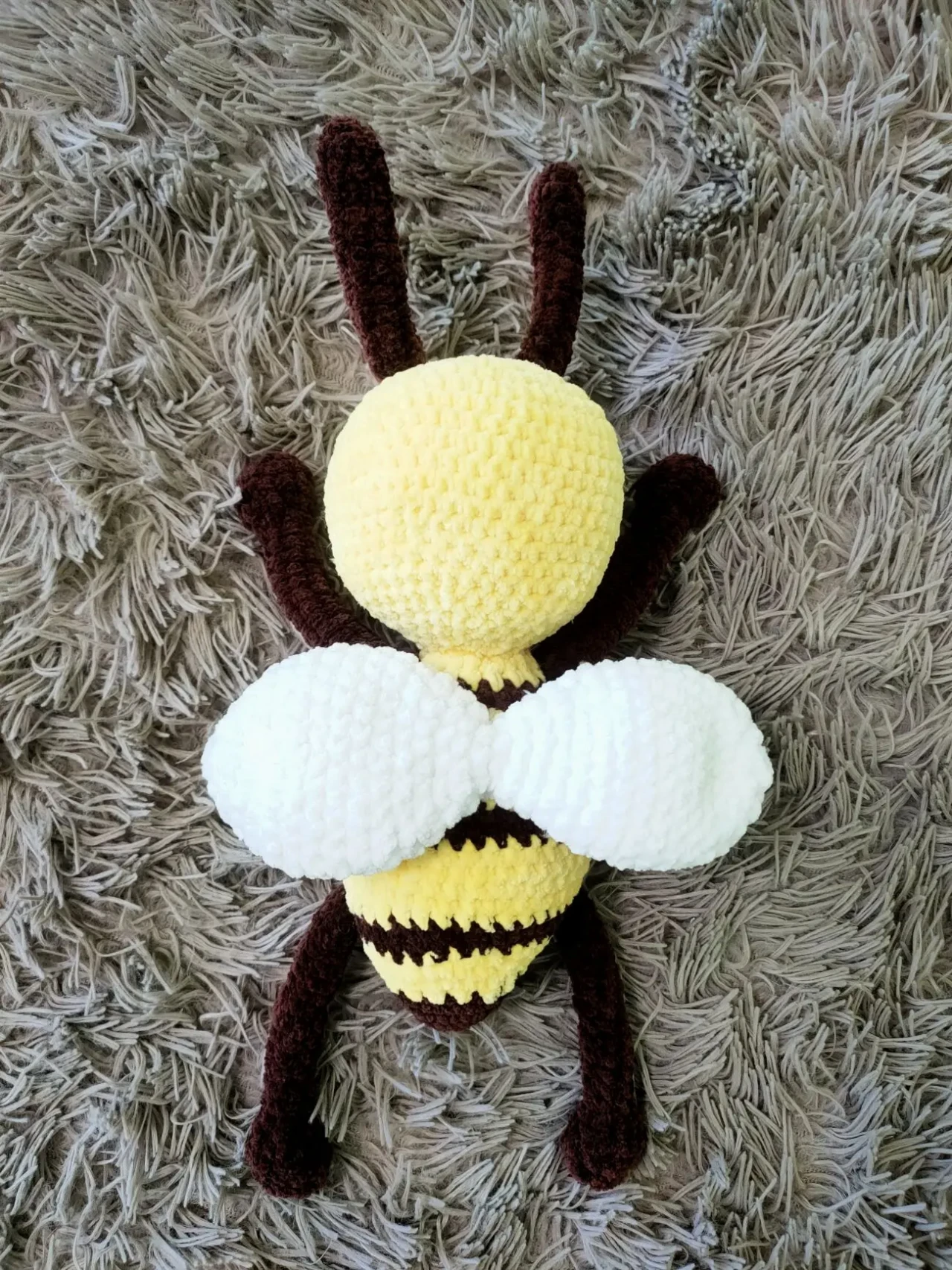 Іграшка жовта Бджілка комаха  м'яка  в'язана   дитяча ручна робота 2