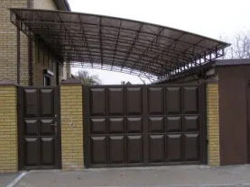 Ворота та паркани фільончасті шоколадка під ключ, розпашні та відкатні