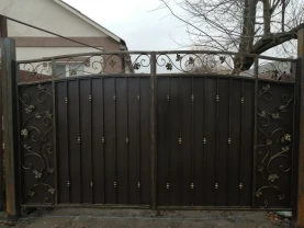 Ворота та паркани з художнім куванням, відкатні та розпашні.