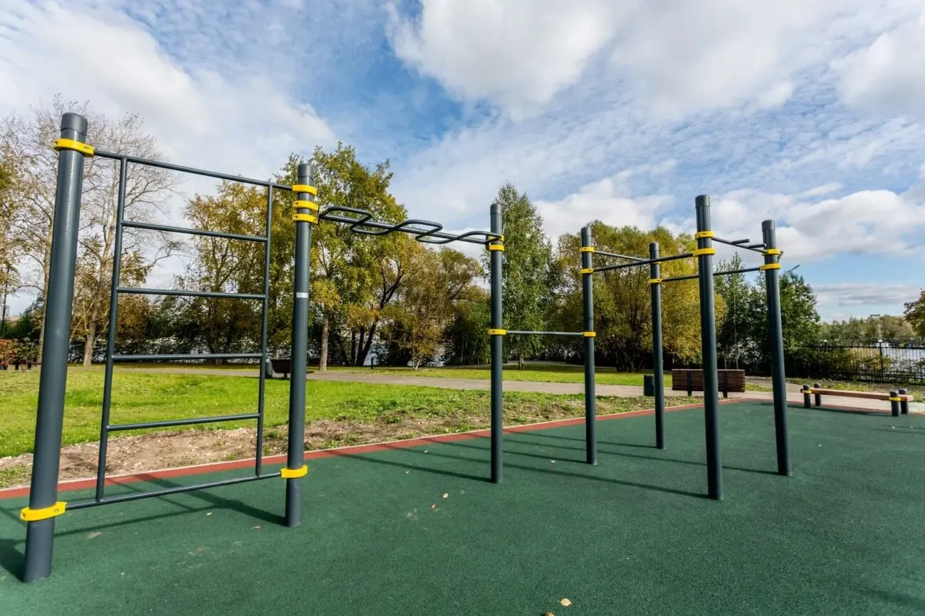 Вуличний спортивний майданчик. Турники, бруси, рукоходи, тренажори... 9