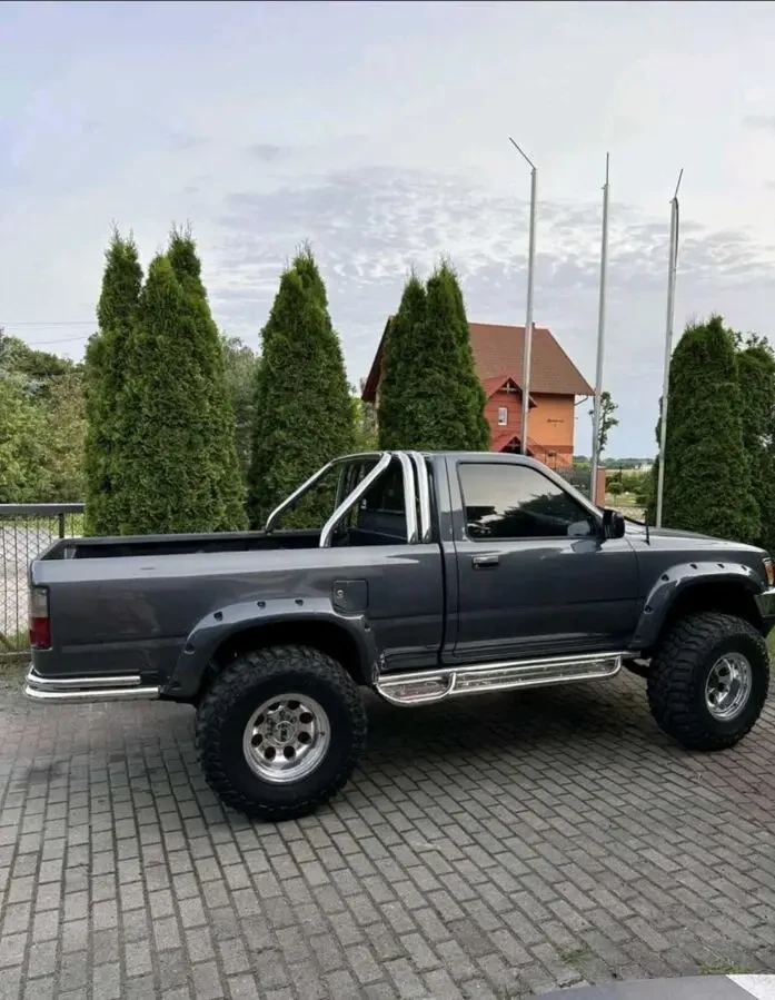Toyota Hilux 4WD DLX 4