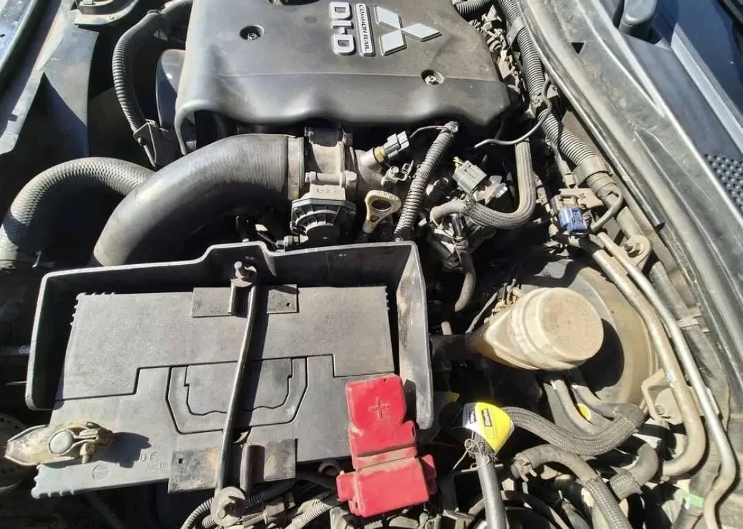 Mitsubishi L200 пікап для військових 10