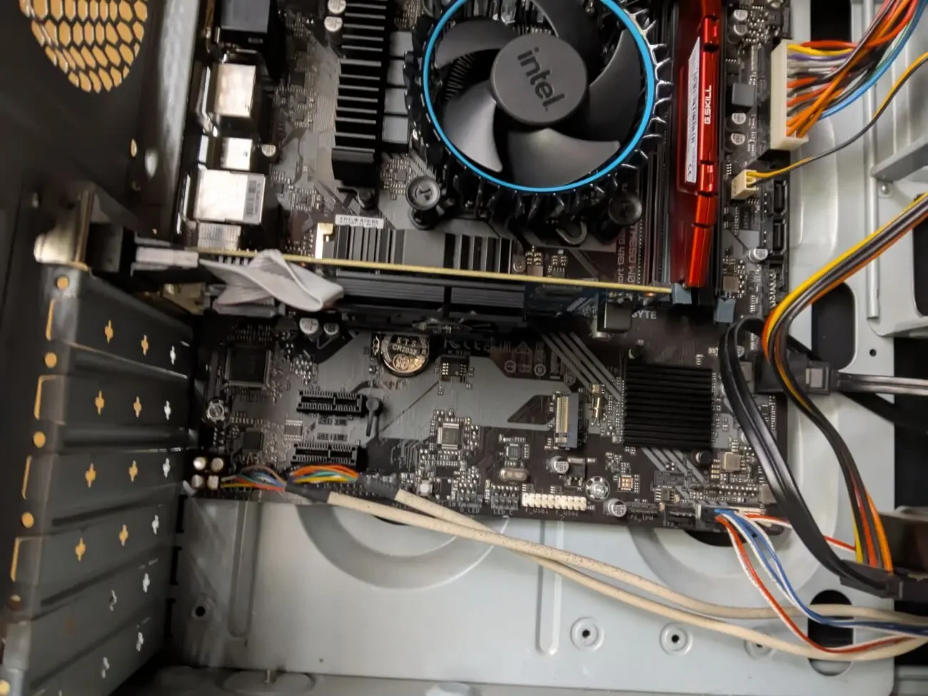 Систем блок Gigabyte B760M DS3H Core i3-12100F/4.3 ГГц/RAM8Гб, 512Гб 7