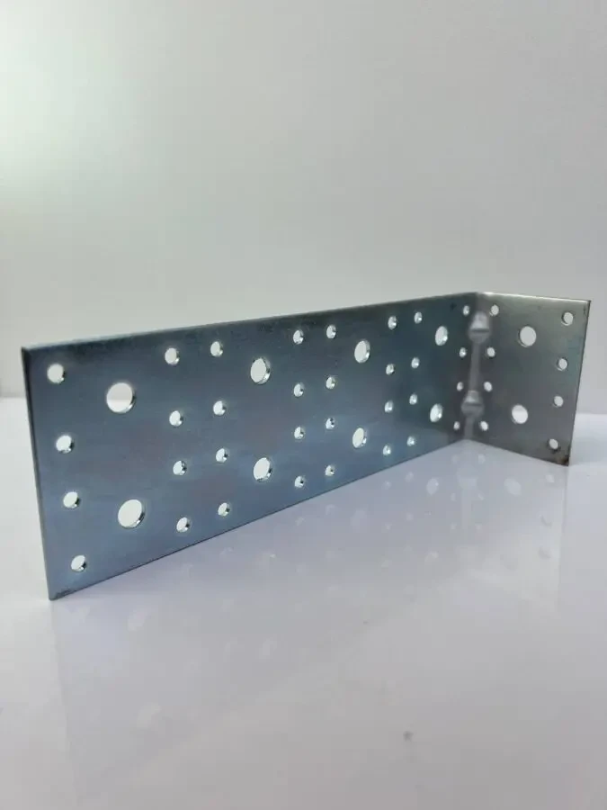 Куточок  кріпильний сталевий   посилений монтажний 50х200х70х2