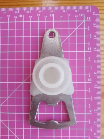 Комбинированная открывалка для бутылок металл и пробка пластик