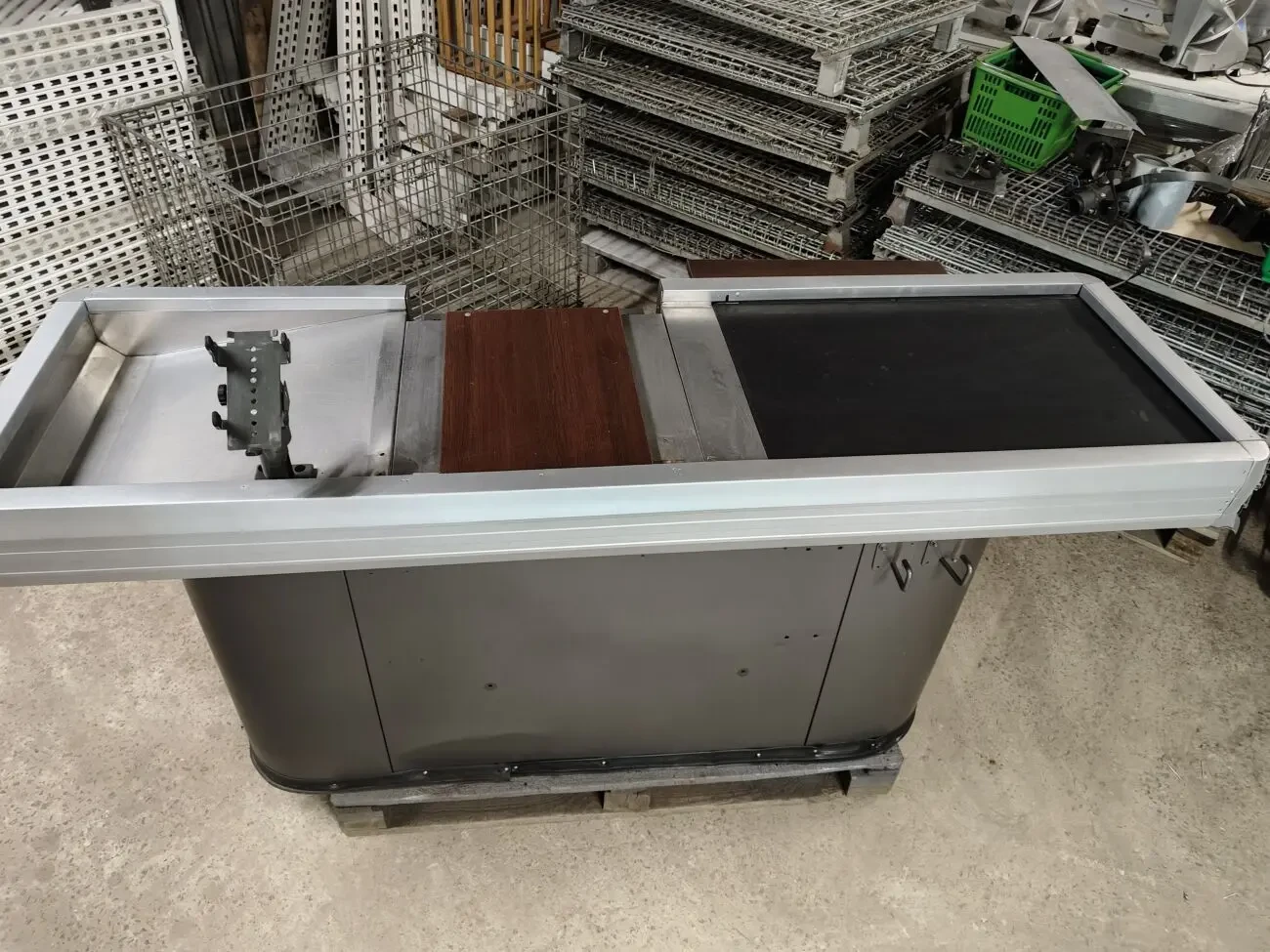 Касові боки, касове місце, місце касира, каса 4