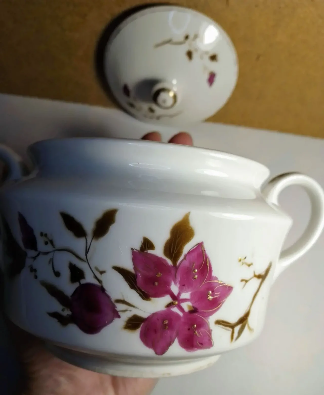 Барановка фарфоровая белая сахарница цветок розовый золотистая роспись 4