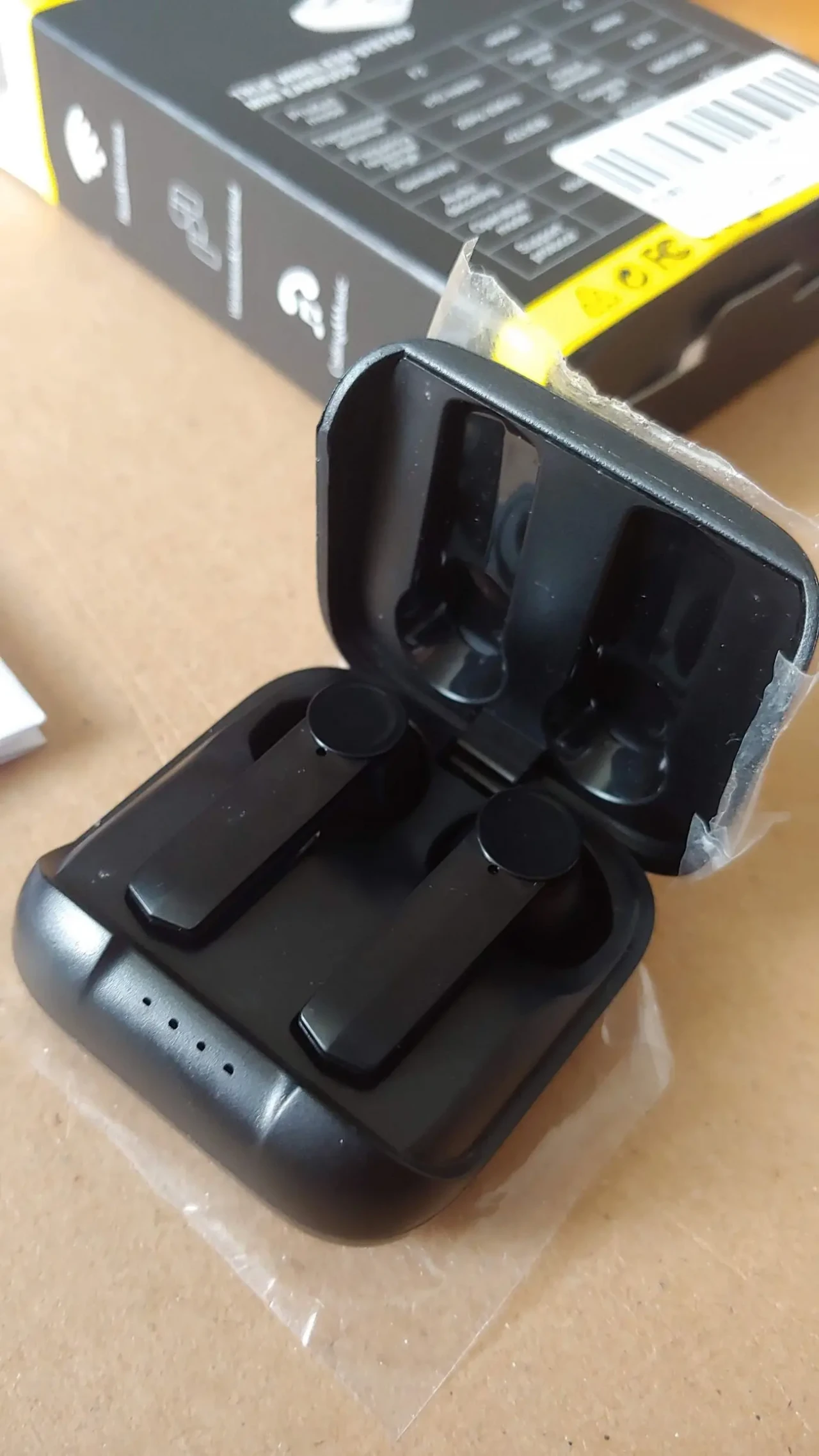 Наушники Беспроводные F2 Отличный Чистый звук Bluetooth 5.2 новые 8