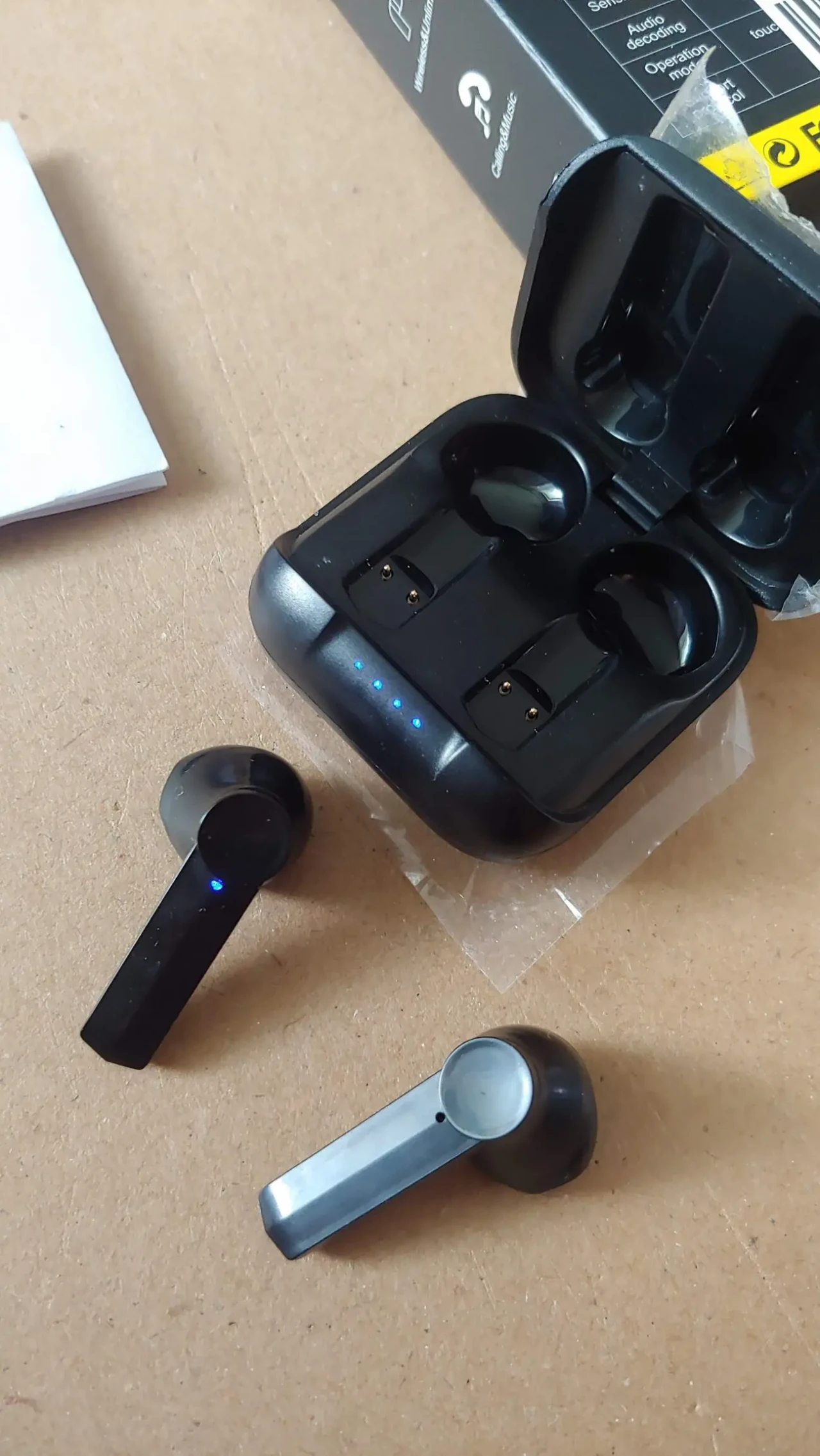 Наушники Беспроводные F2 Отличный Чистый звук Bluetooth 5.2 новые 2