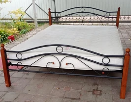 Кровать с матрасом металлическая двуспальная