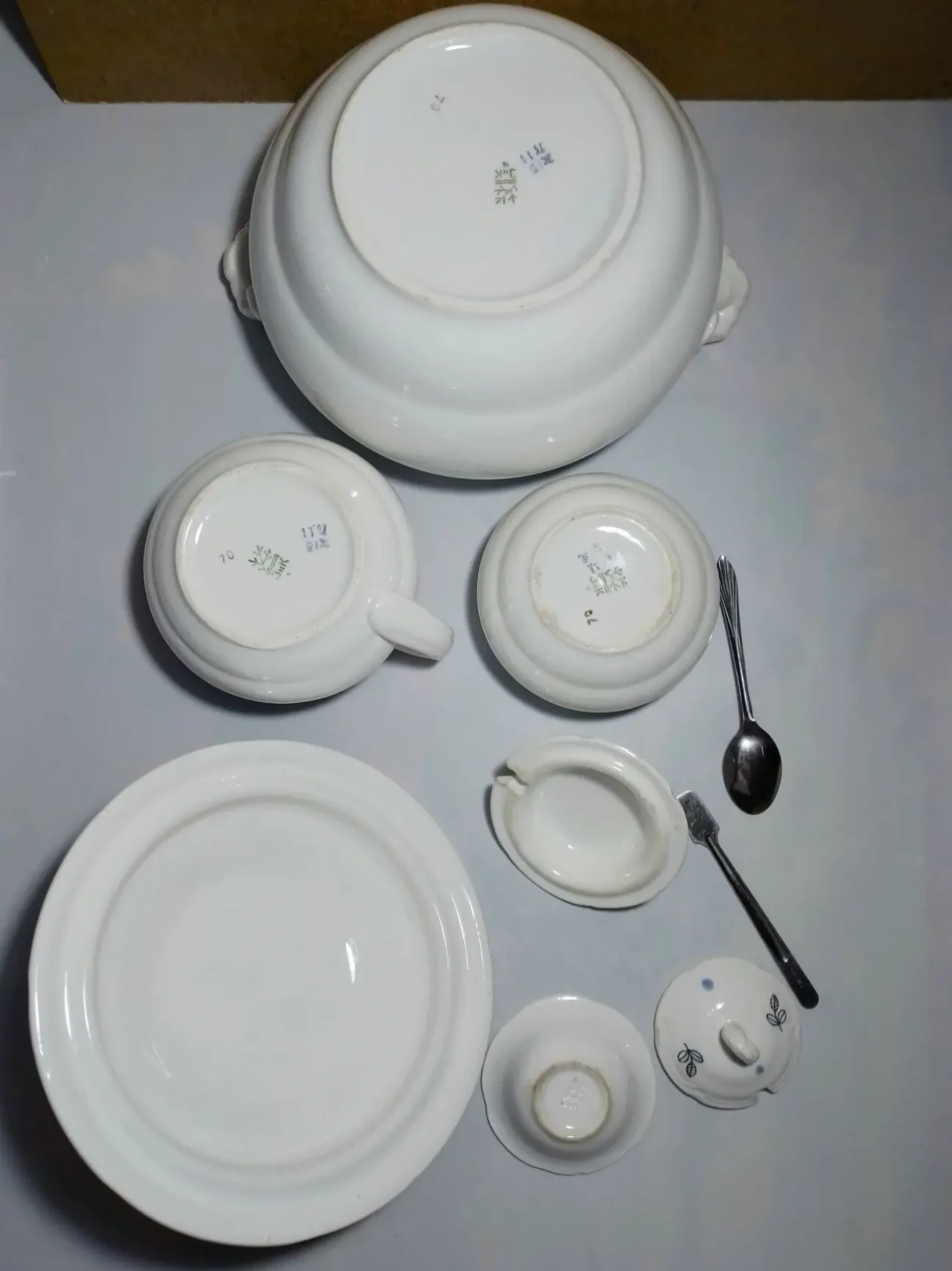 Сервиз керамический белый цветы супница, сливочник, соусница, солонка 3