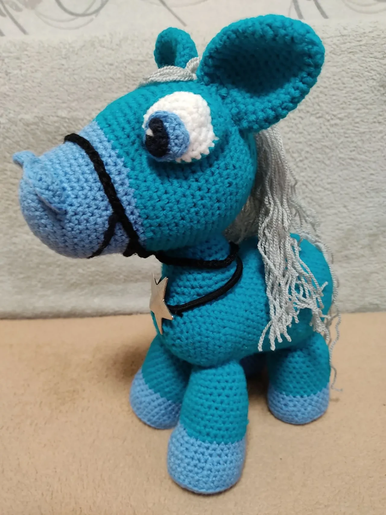 Кінь коник  в'язана іграшка  м'яка ручна робота