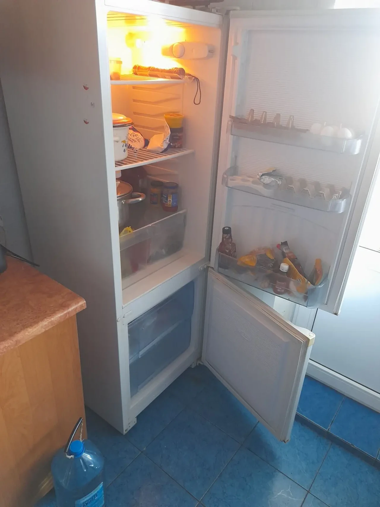 Продам б/у холодильник 2