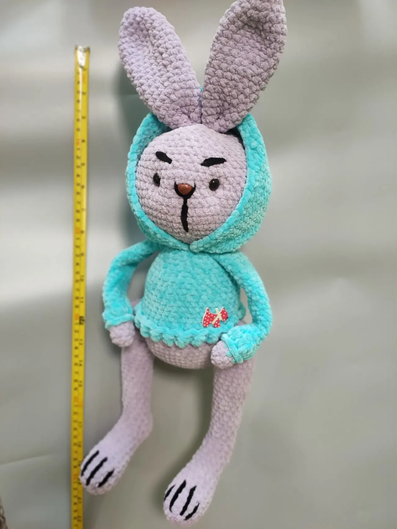 Зайчик в светрі з капішоном іграшка   м'яка в'язана  сувенір 3