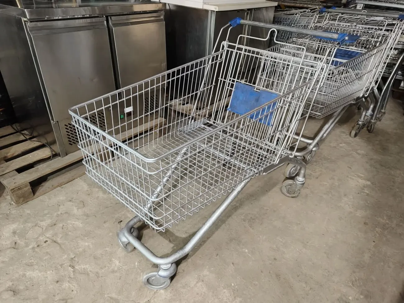 Купівельні торгові візки бу для складу 147 л