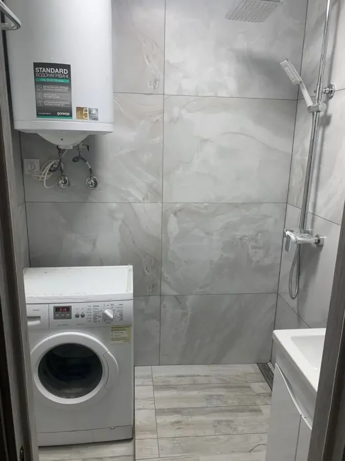 Ремонт квартир та будинків , укладка плитки , фарбування стін 4