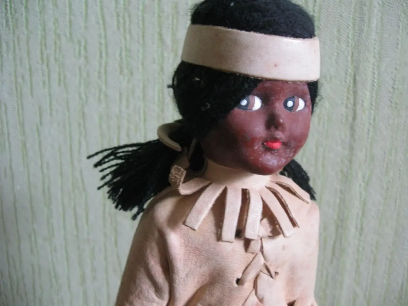 Кукла лялька колекційна Індейський хлопчик-мисливець 2