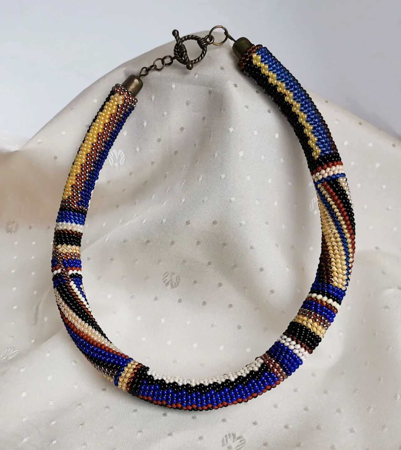 Прикраса із бісеру кольє-джгут Інтерес 3